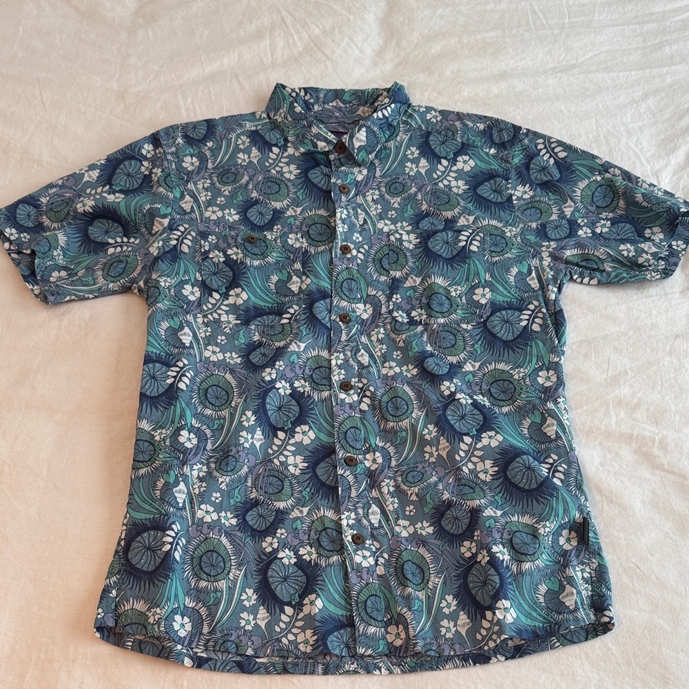 Patagonia Teal and Navy Floral Men's Shirt